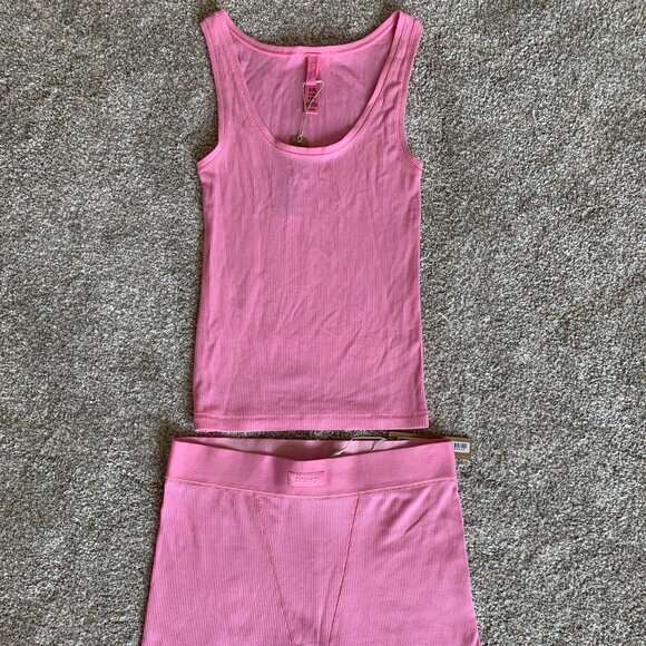 Skims Women's Soft Lounge Two Piece Tank Top Short Set, Bubblegum Pink, S/S NWT - Picture 1 of 6